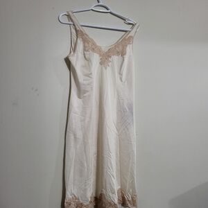 Vintage  retro Sleepwear peachy cream in size F/44